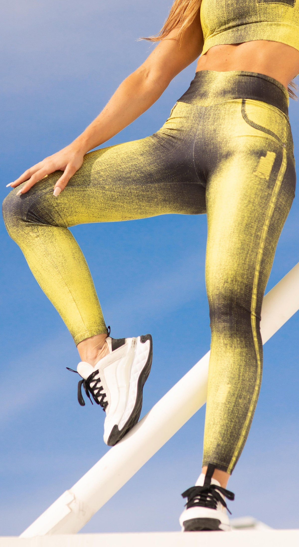 Scrunch Booty Legging - Yellow Jeans Print