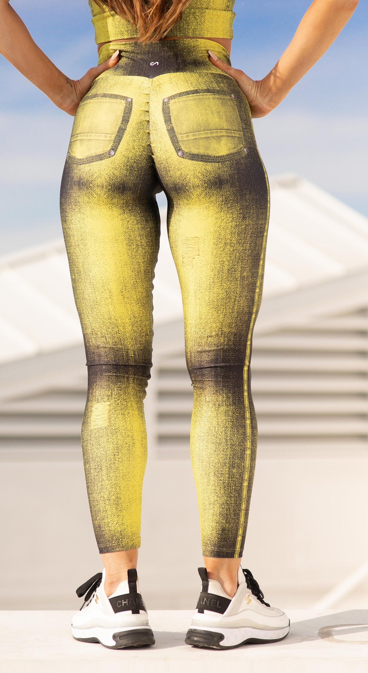 Scrunch Booty Legging - Yellow Jeans Print